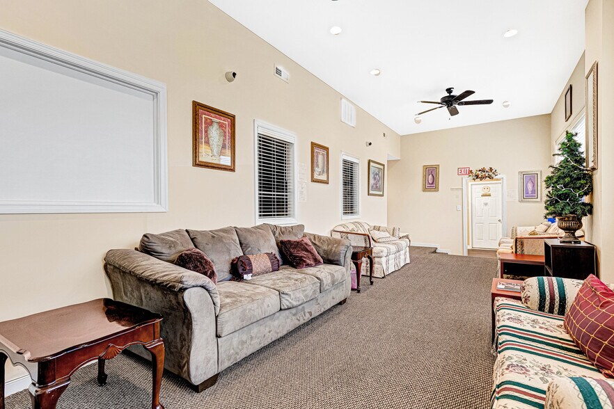 More Photos Of 10 W Williamsburg Rd, Sandston Office For Sale