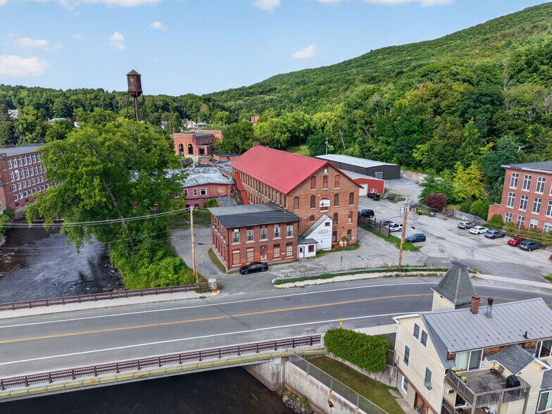 More Photos Of 420 Park St, Housatonic Flex For Sale