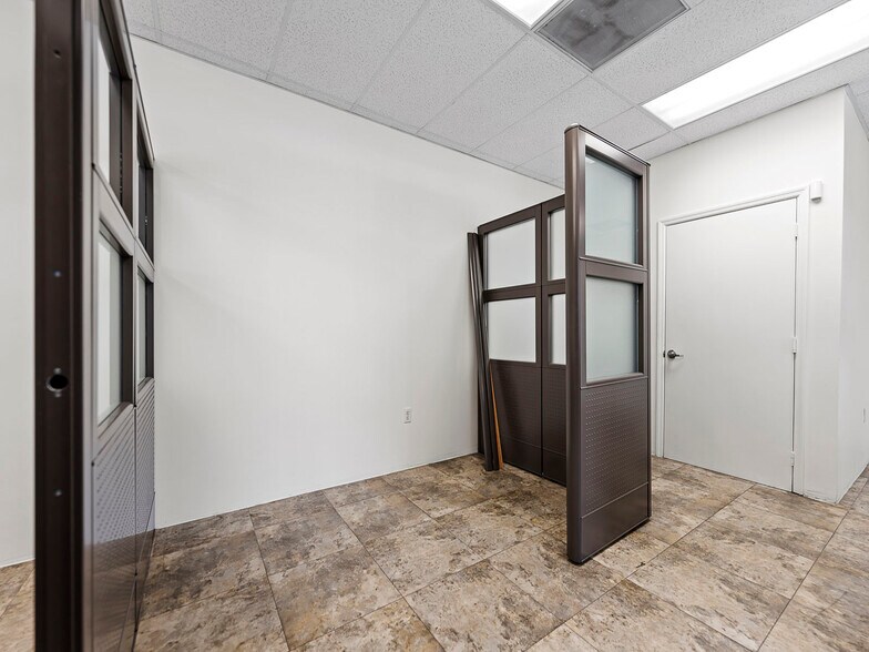 More Photos Of 10900 NW 21st St, Miami Warehouse For Sale