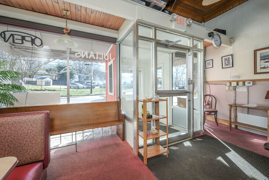 More Photos Of 314 Pioneer St, Akron Storefront For Sale