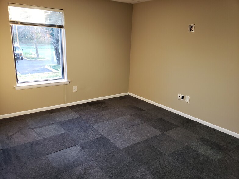 More Photos Of 500 State Route 33 W, Millstone Township Office For Lease