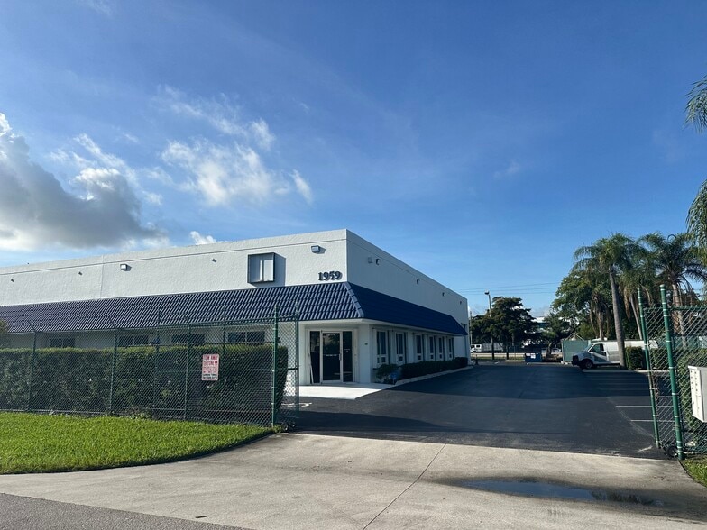 More Photos Of 1959 W 9th St, Riviera Beach Flex For Sale