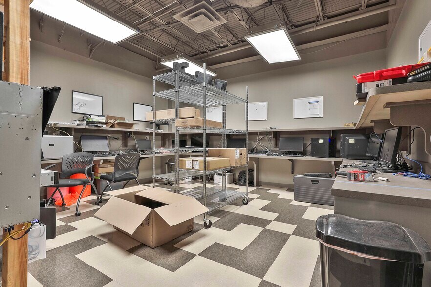 More Photos Of 1039 Sullivan Rd, Newnan Office For Lease