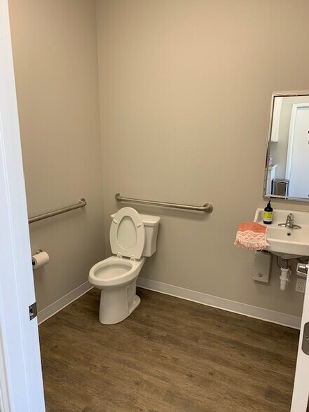 More Photos Of 7111 Alumax Rd, Nash Office For Lease