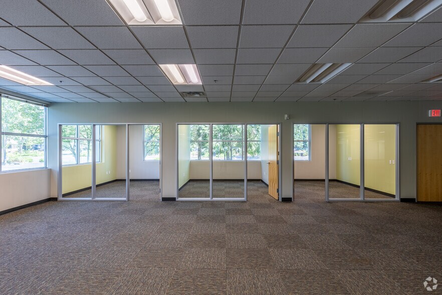 More Photos Of 3030 NE Aloclek Dr, Hillsboro Office For Sale