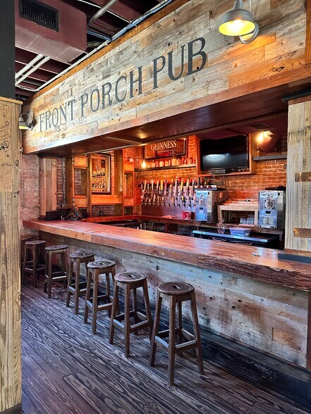 More Photos Of 217 W Gray St, Houston Restaurant For Lease