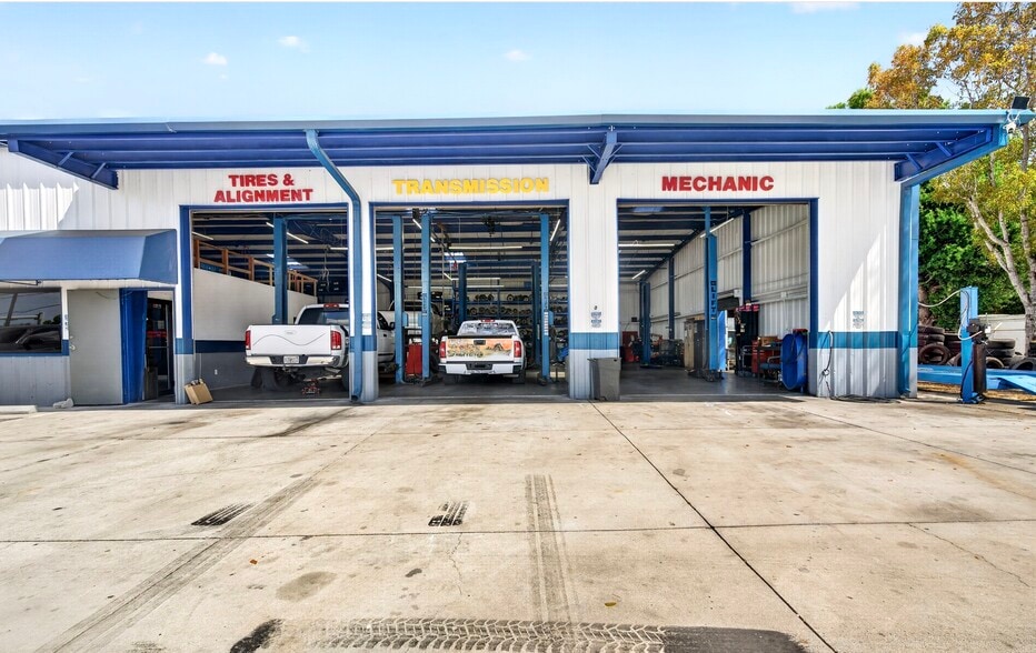 More Photos Of 236 Pondella Rd, North Fort Myers Auto Repair For Sale