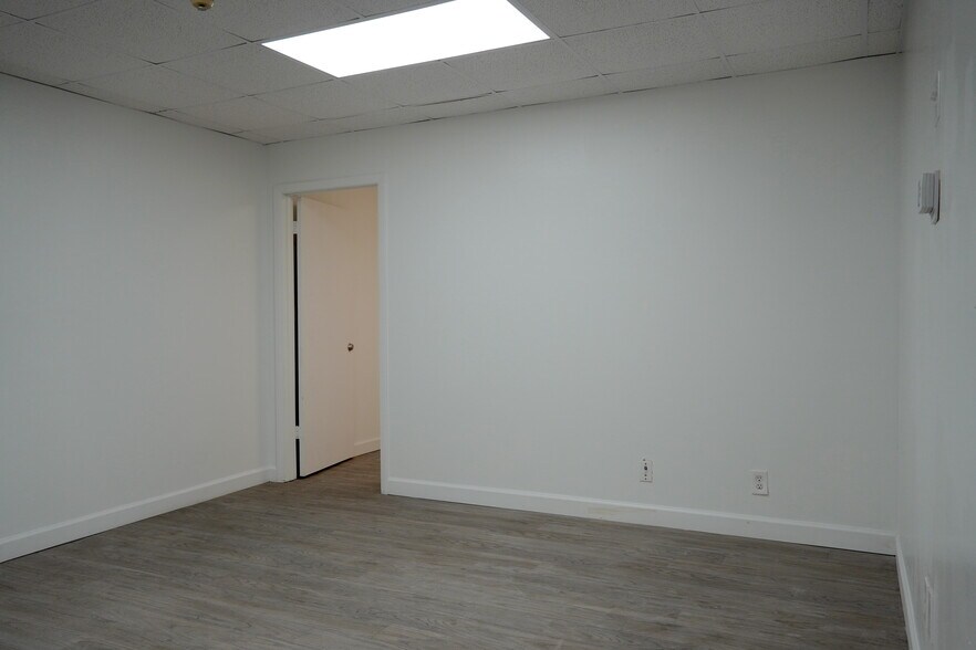 More Photos Of 1250 E Hallandale Beach Blvd, Hallandale Beach Office For Lease