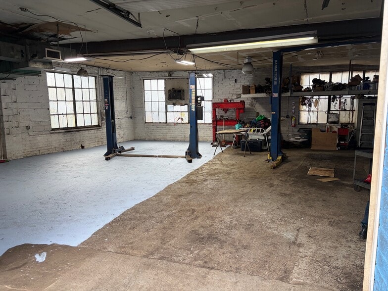 More Photos Of 172 Terrace Ave, Port Chester Auto Repair For Lease