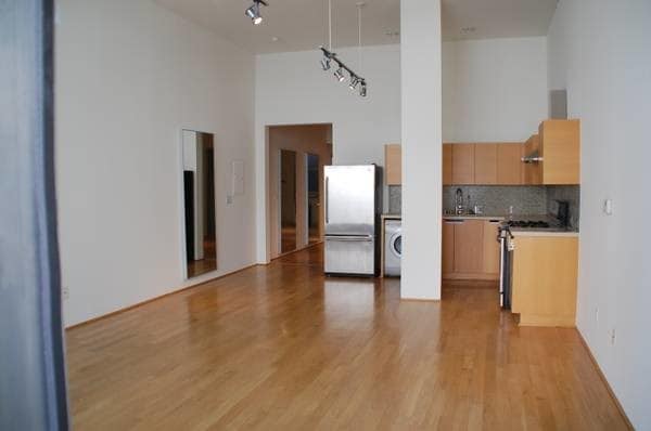 More Photos Of 8 Brooks Ave, Venice Apartments For Lease
