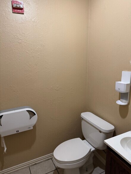 More Photos Of 4745 Fannett Rd, Beaumont Industrial For Lease