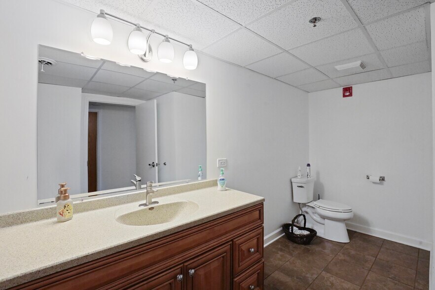 More Photos Of 1N131 County Farm Rd, Winfield Office For Sale