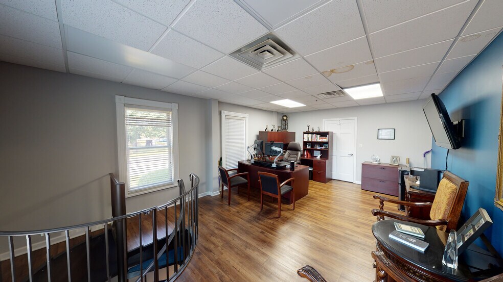 More Photos Of 100 E Seneca St, Manlius Office For Lease