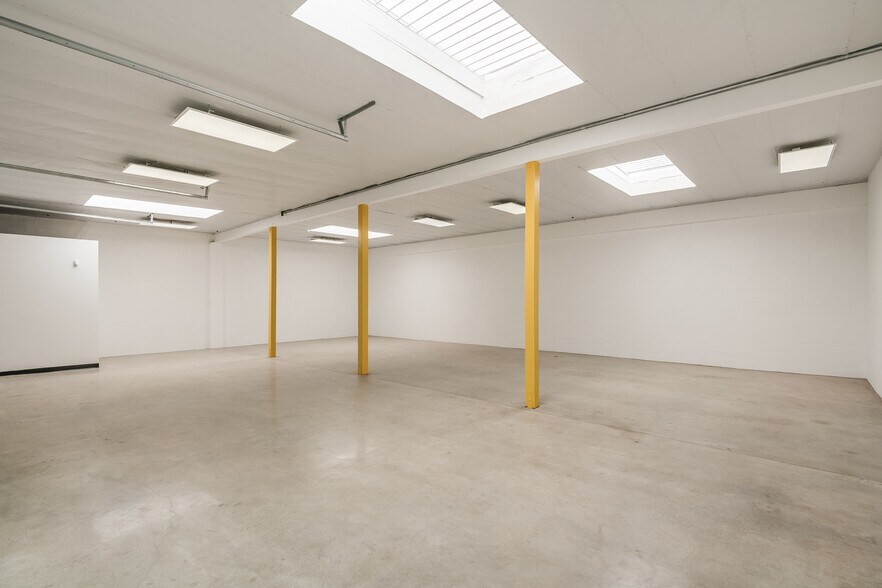 More Photos Of 633 Hindry Ave, Inglewood Warehouse For Sale