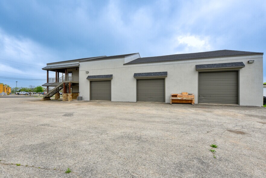 More Photos Of 5107 Monaco Cir, San Antonio Office For Sale