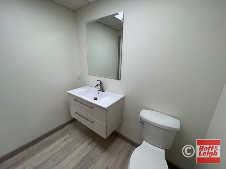 More Photos Of 2747 Crawfis Blvd, Fairlawn Storefront For Lease