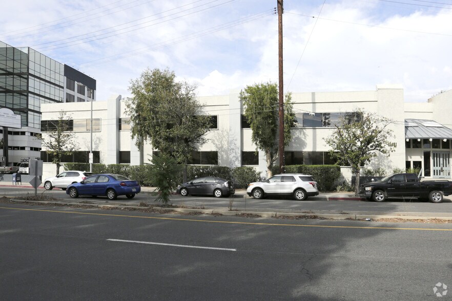 More Photos Of 18401 Burbank Blvd, Tarzana Office For Lease