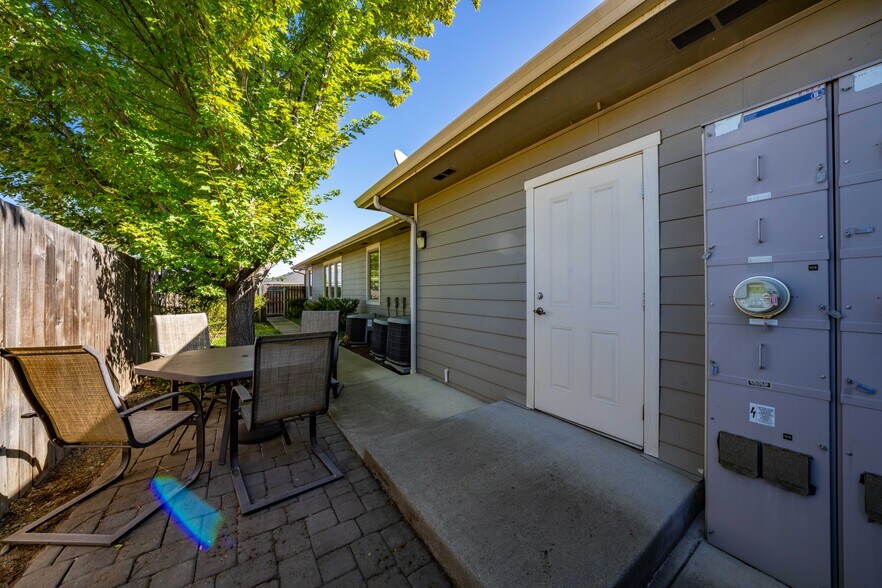 More Photos Of 2436 W Main St, Medford Office For Sale