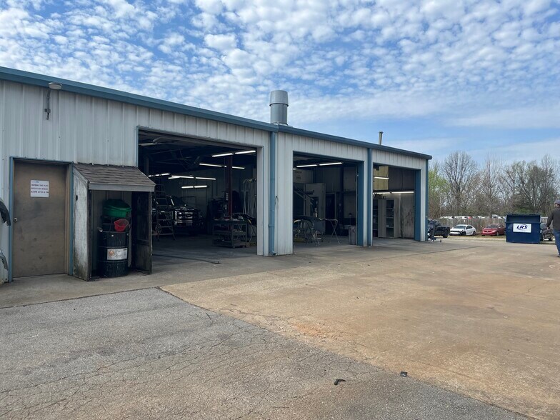 More Photos Of 3504 S Thompson St, Springdale Freestanding For Sale