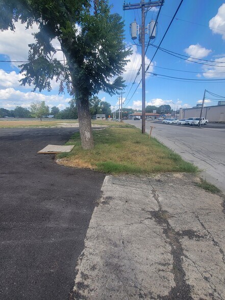 More Photos Of 136 W Nacogdoches St, New Braunfels Service For Sale