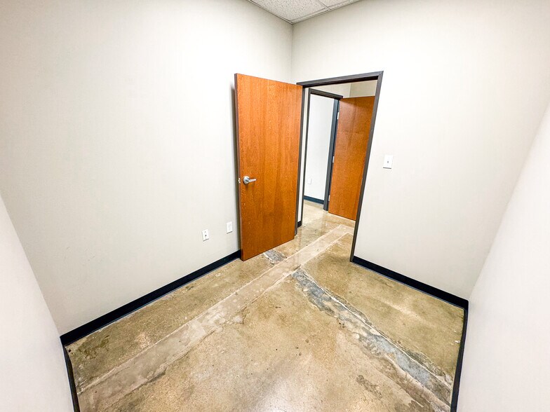 More Photos Of 2700 Pecan St W, Pflugerville Storefront For Lease