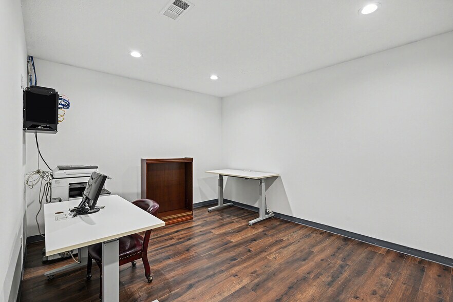 More Photos Of 4201 Langley Rd, Houston Warehouse For Lease