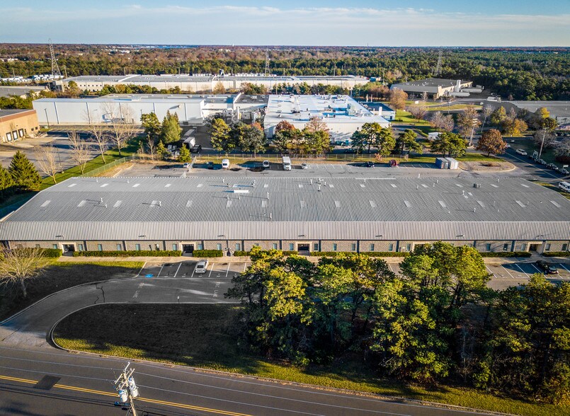 More Photos Of 1985 Swarthmore Ave, Lakewood Warehouse For Lease