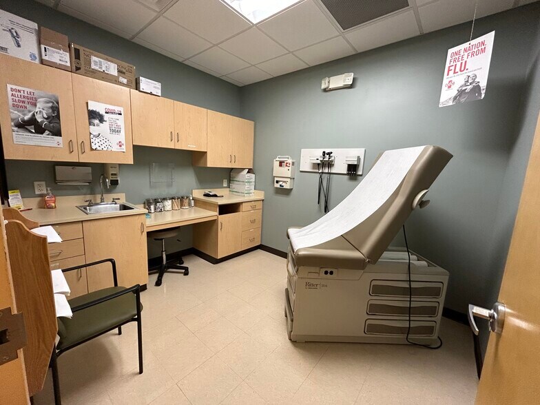 More Photos Of 6160-6182 Gunn Hwy, Tampa Unknown For Lease