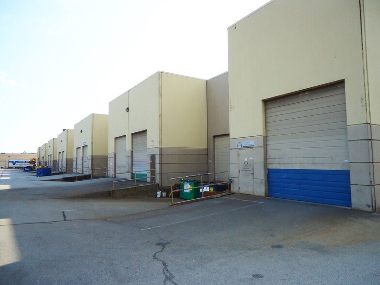 More Photos Of 155 Glacier St, Coquitlam Warehouse For Lease