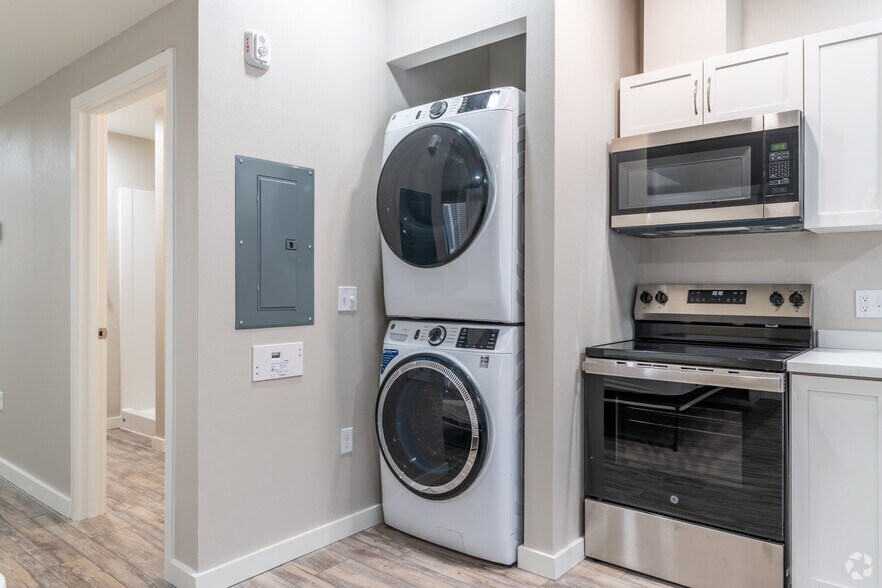 More Photos Of 2320 NW Lakeside Pl, Bend Multifamily For Sale