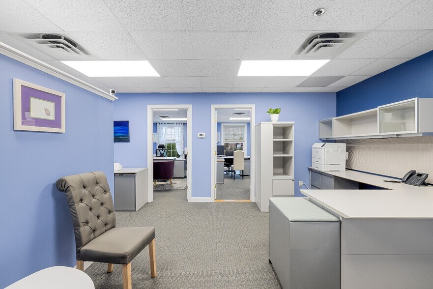 More Photos Of 10 Cedar St, Woburn Office For Sale