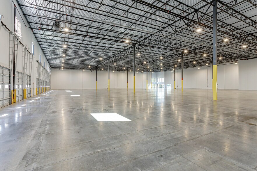 More Photos Of 230 Innovation Way, Hendersonville Warehouse For Lease