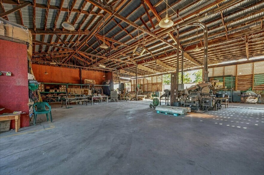More Photos Of 708 N Pleasant Ave, Fresno Warehouse For Sale