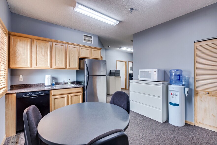 More Photos Of 2127 County Road D E, Maplewood Office For Sale