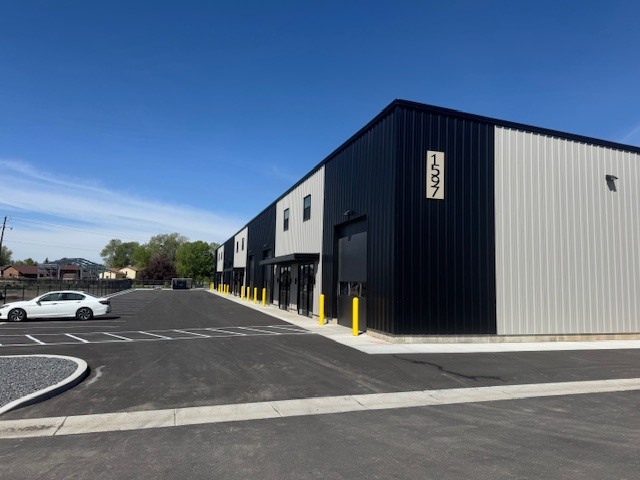 More Photos Of 1597 N 750 W, Harrisville Showroom For Lease