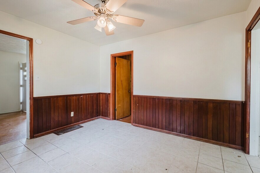 More Photos Of , Lexington Specialty For Sale