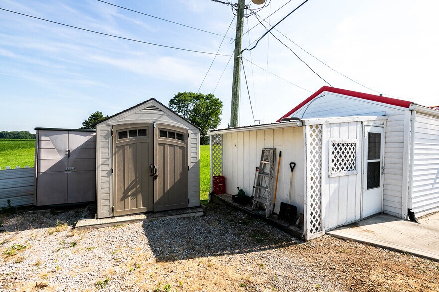 More Photos Of 961 E High St, Hicksville Restaurant For Sale