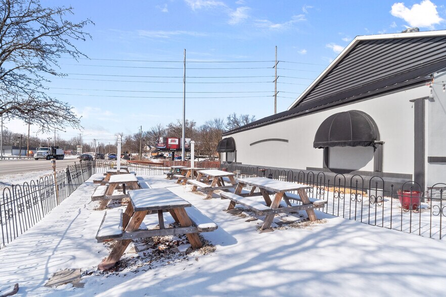 More Photos Of 2440 W Jefferson Blvd, Fort Wayne Restaurant For Sale