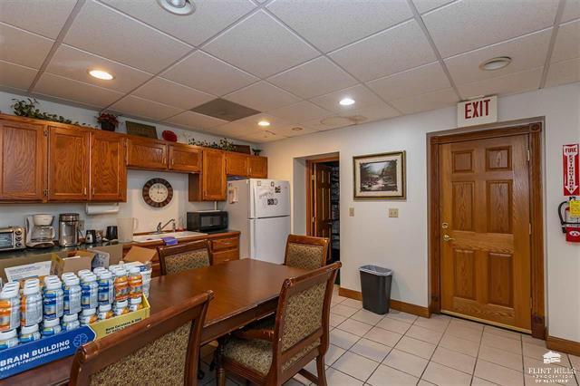 More Photos Of 823 N Washington St, Junction City Office For Sale