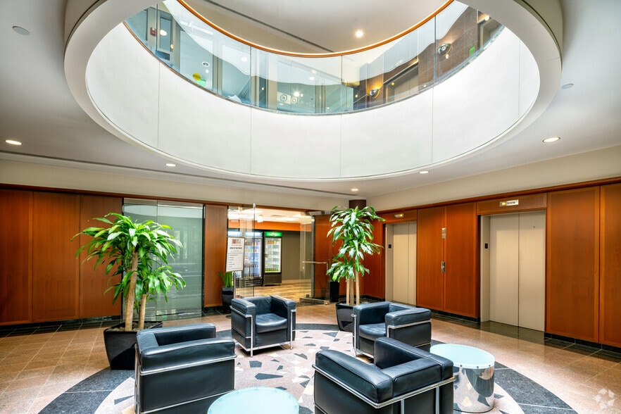 More Photos Of 41000 Woodward Ave, Bloomfield Hills Office For Lease