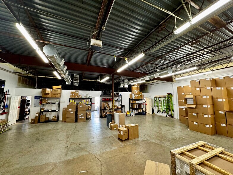 More Photos Of 1600 S Noland Rd, Independence Light Distribution For Lease