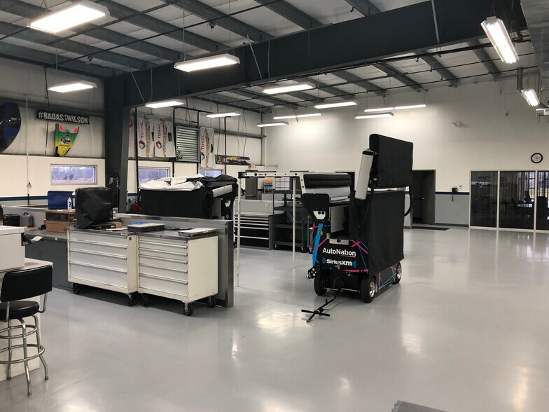 More Photos Of 114 Venture Dr, Pataskala Warehouse For Lease