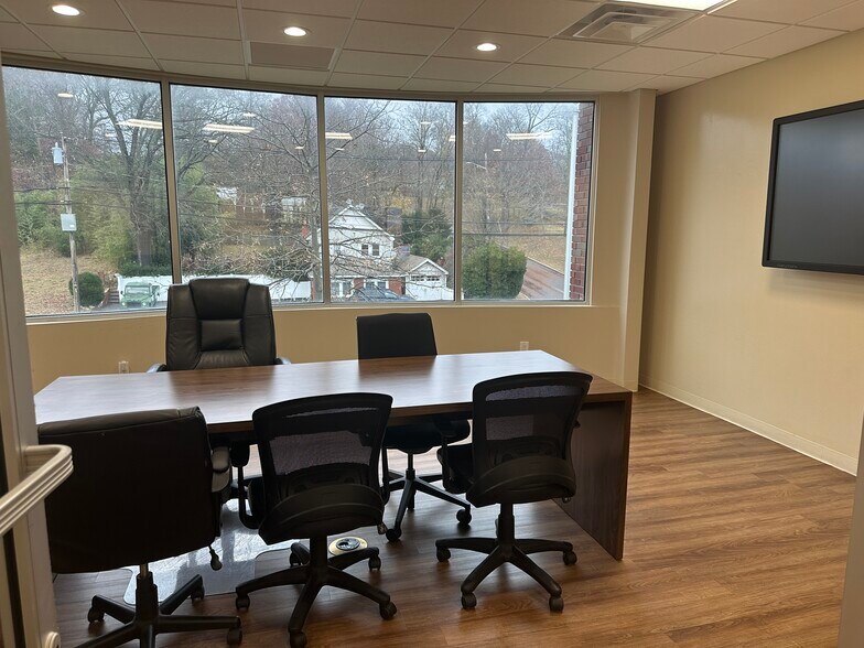 More Photos Of 1092 Jericho Tpke, Smithtown Storefront Retail Office For Lease