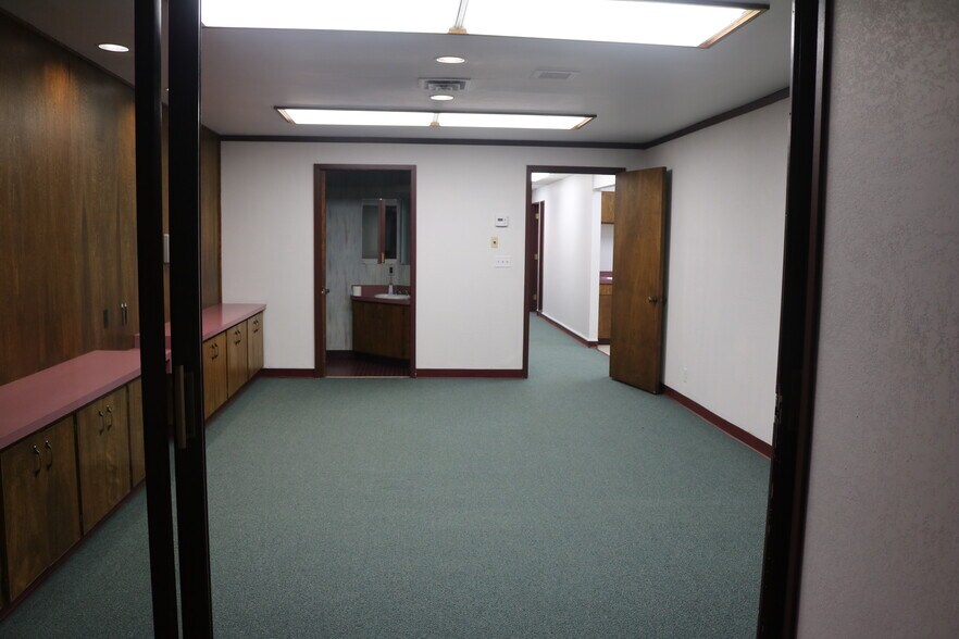 More Photos Of 120 N Bell Ave, Shawnee Office For Lease