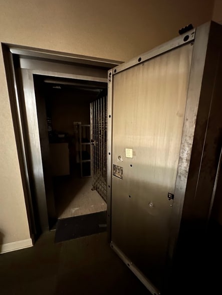 More Photos Of 1535 Benning Dr, Columbus Bank For Sale