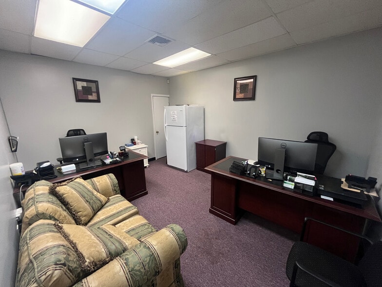 More Photos Of 9105 Belair Rd, Nottingham Office For Lease