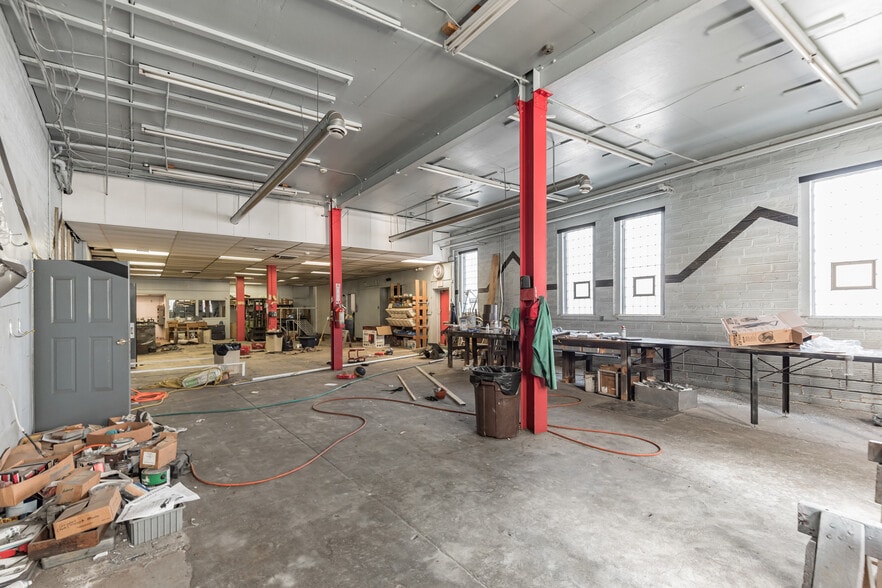 More Photos Of 65 E Fayette St, Uniontown Showroom For Sale