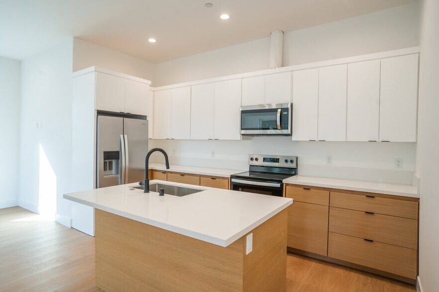 More Photos Of 2707 Ruhland Ave, Redondo Beach Multifamily For Sale