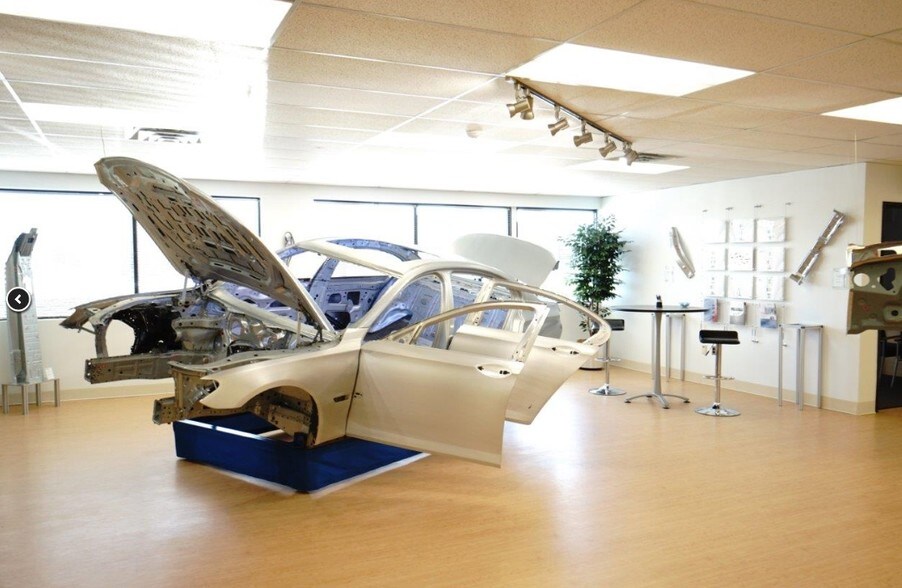 More Photos Of 24401-24415 Halsted Rd, Farmington Hills Light Manufacturing For Lease