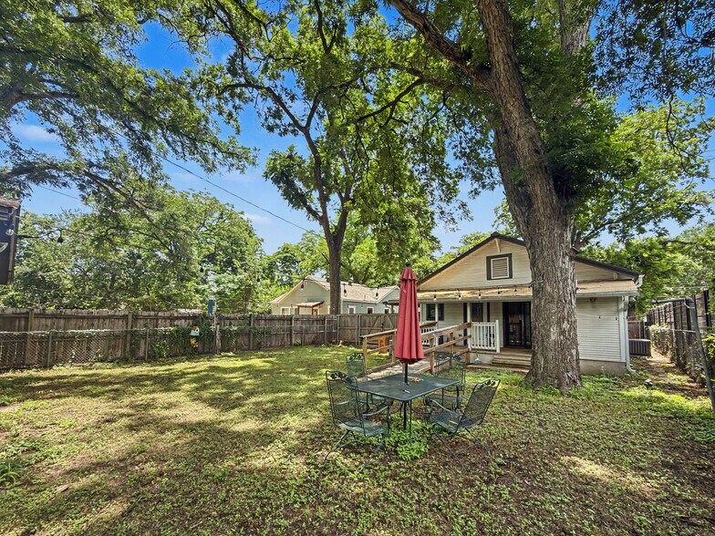 More Photos Of 2506 E Cesar Chavez St, Austin Office For Lease